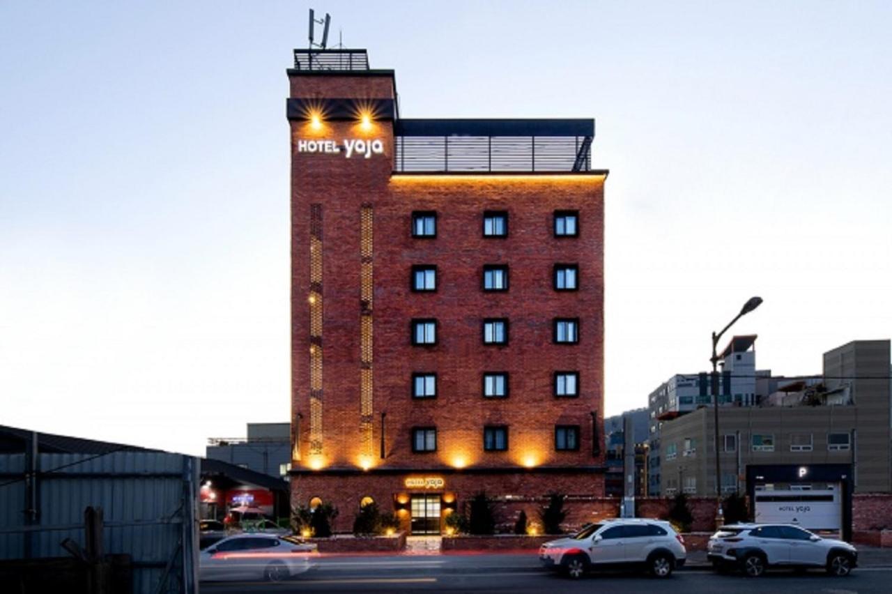 Hotel Yaja Gimhae Екстер'єр фото