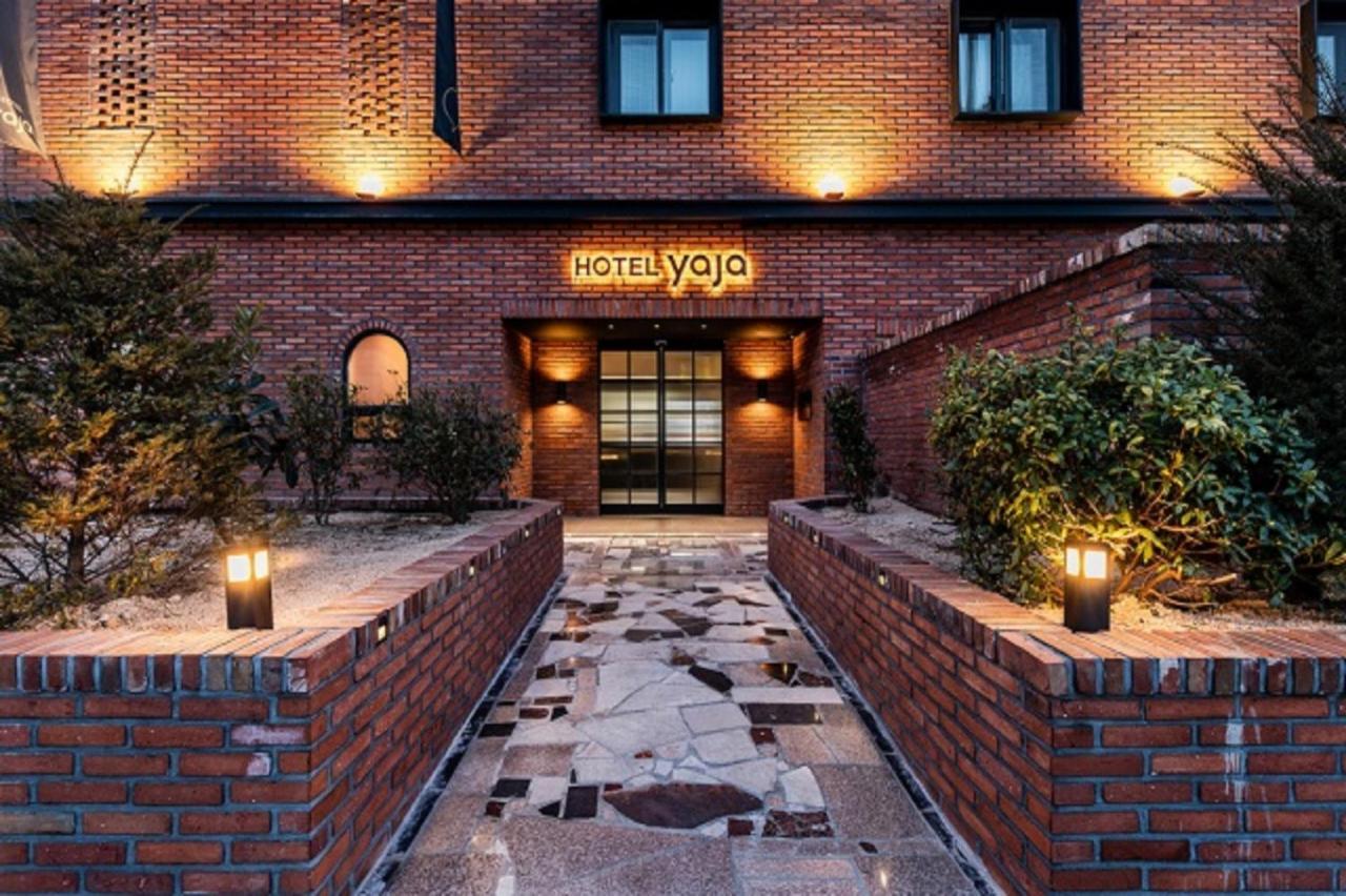 Hotel Yaja Gimhae Екстер'єр фото