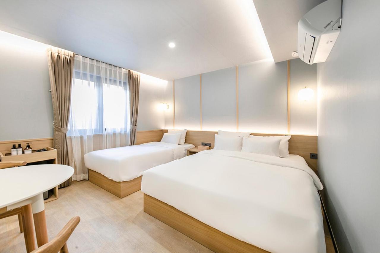 Hotel Yaja Gimhae Екстер'єр фото