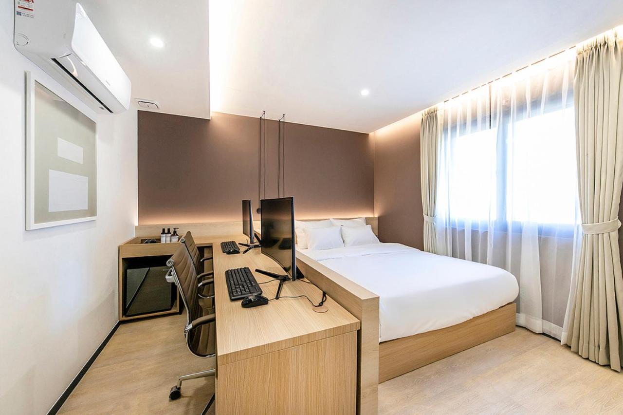 Hotel Yaja Gimhae Екстер'єр фото