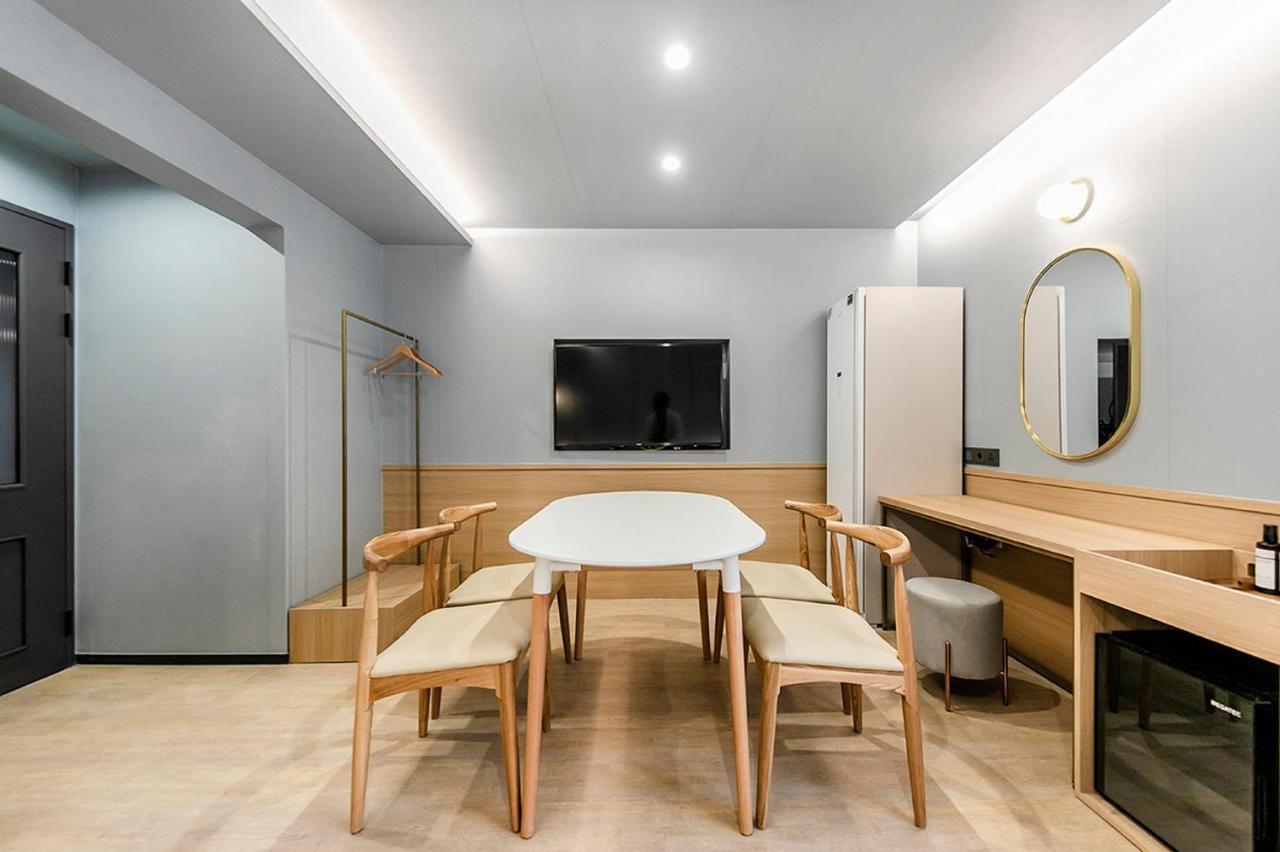 Hotel Yaja Gimhae Екстер'єр фото