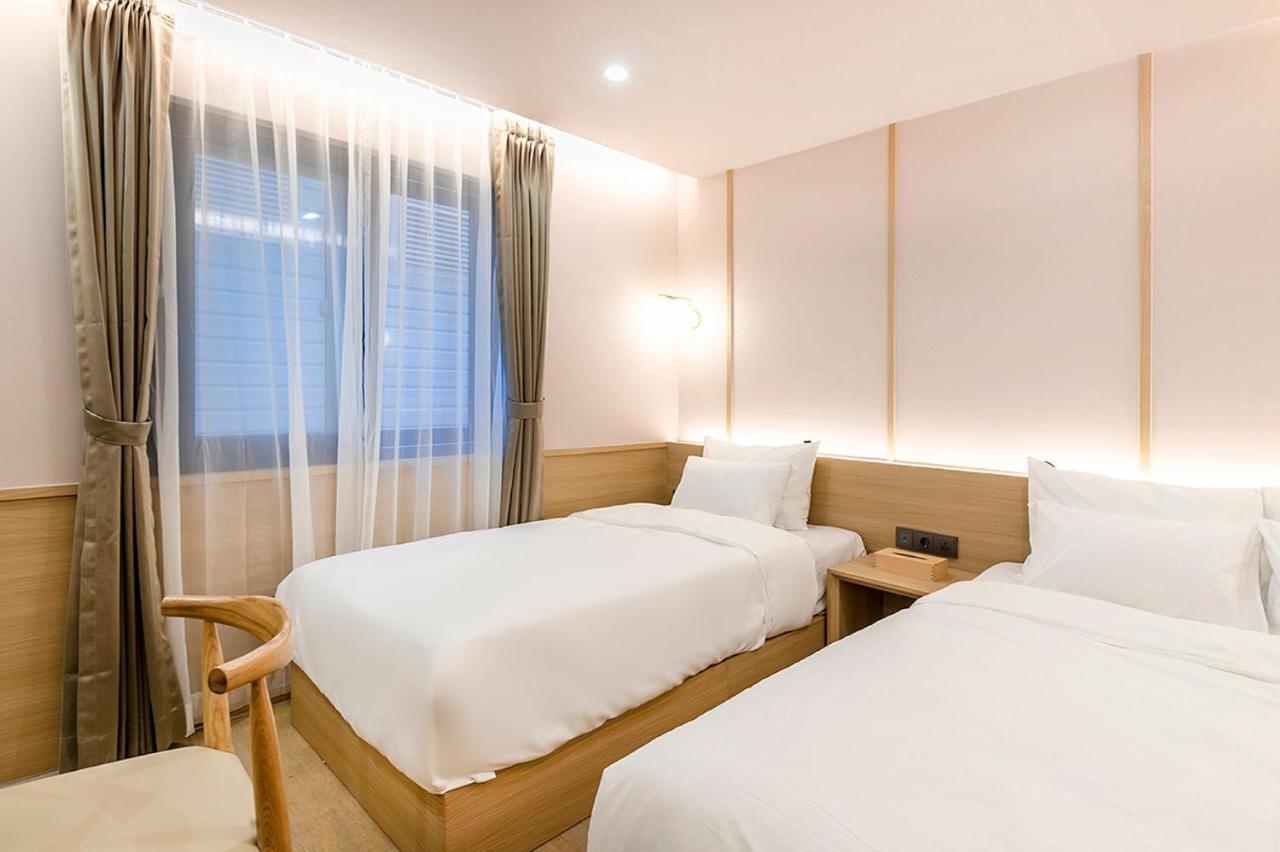Hotel Yaja Gimhae Екстер'єр фото