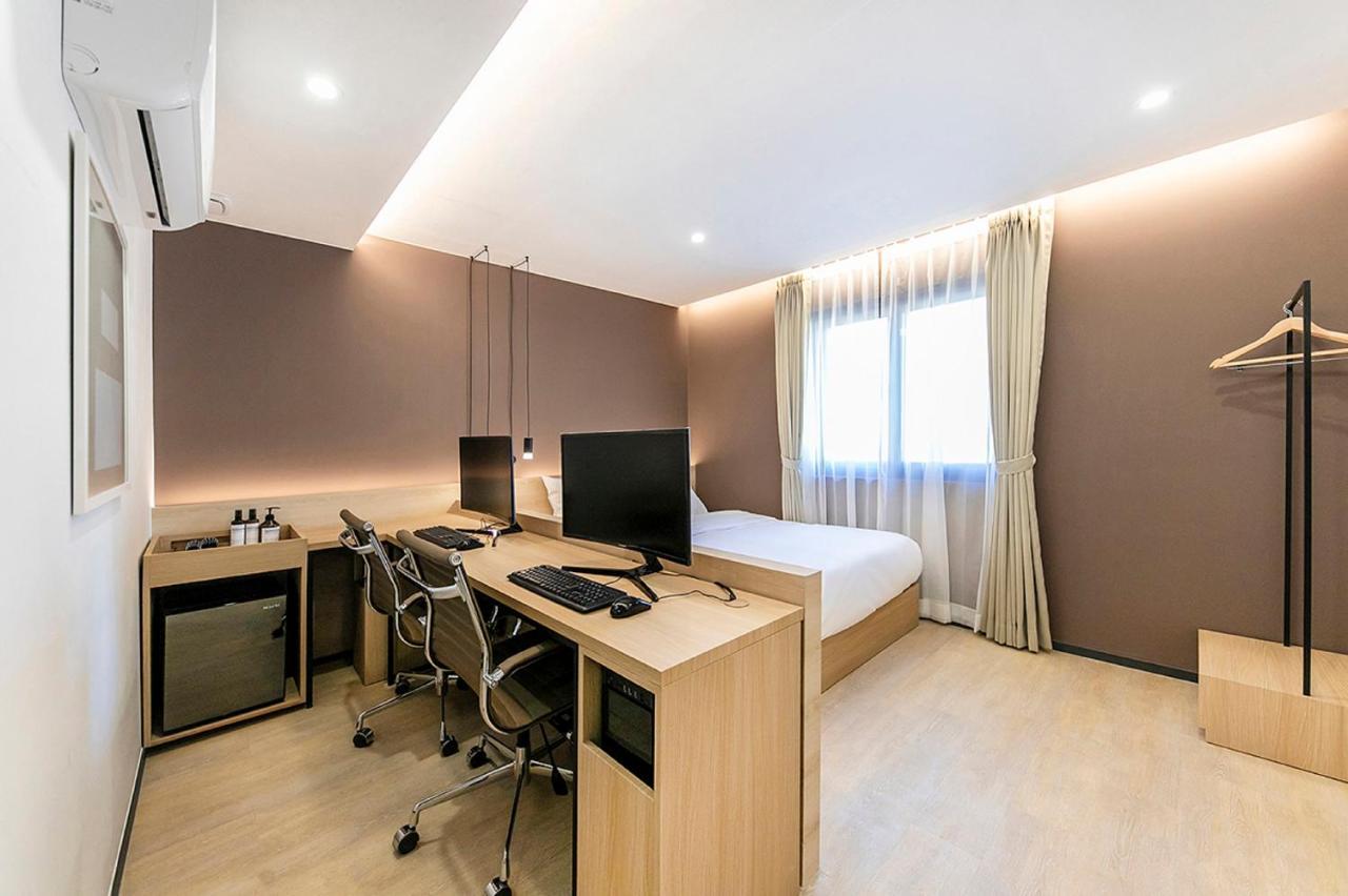 Hotel Yaja Gimhae Екстер'єр фото